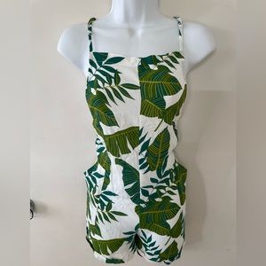 Ava Sky Overall Scout Short Jade Banana Leaf
With pockets 
Size s